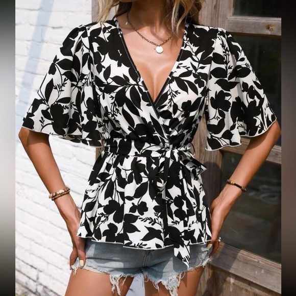 Boho floral print butterfly sleeve belted blouse - Picture 2 of 12